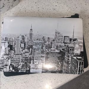 LAPTOP PROTECTOR NEW YORK CITY (NEVER USED)